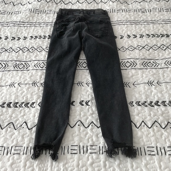 Sold ❣️ AE Forever Soft Ripped High-Waisted Jeans - Picture 4 of 10